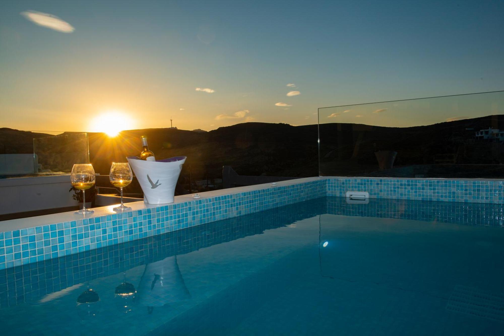 Myrsini'S Luxury Suites Merchia Mykonos Town Exterior photo